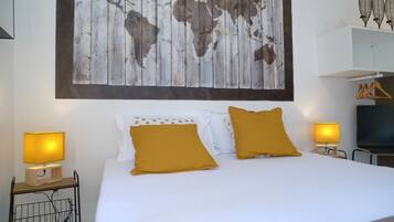 Double Room (n°1) | Individually decorated, individually furnished, desk, soundproofing