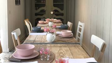 Bao gồm bữa sáng buffet hàng ngày