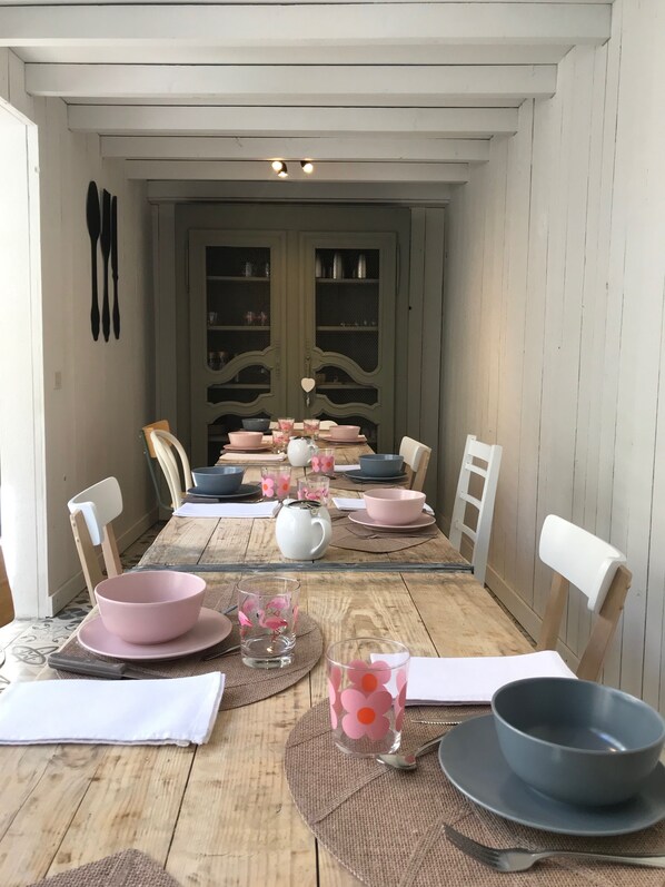 Free daily buffet breakfast - O 36 Rempart Sud B&B (Aigues-Mortes)