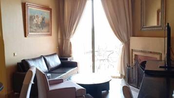 Apartment | Living area | Flat-screen TV