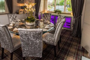 ランチ、ディナーに営業 (イギリス料理)