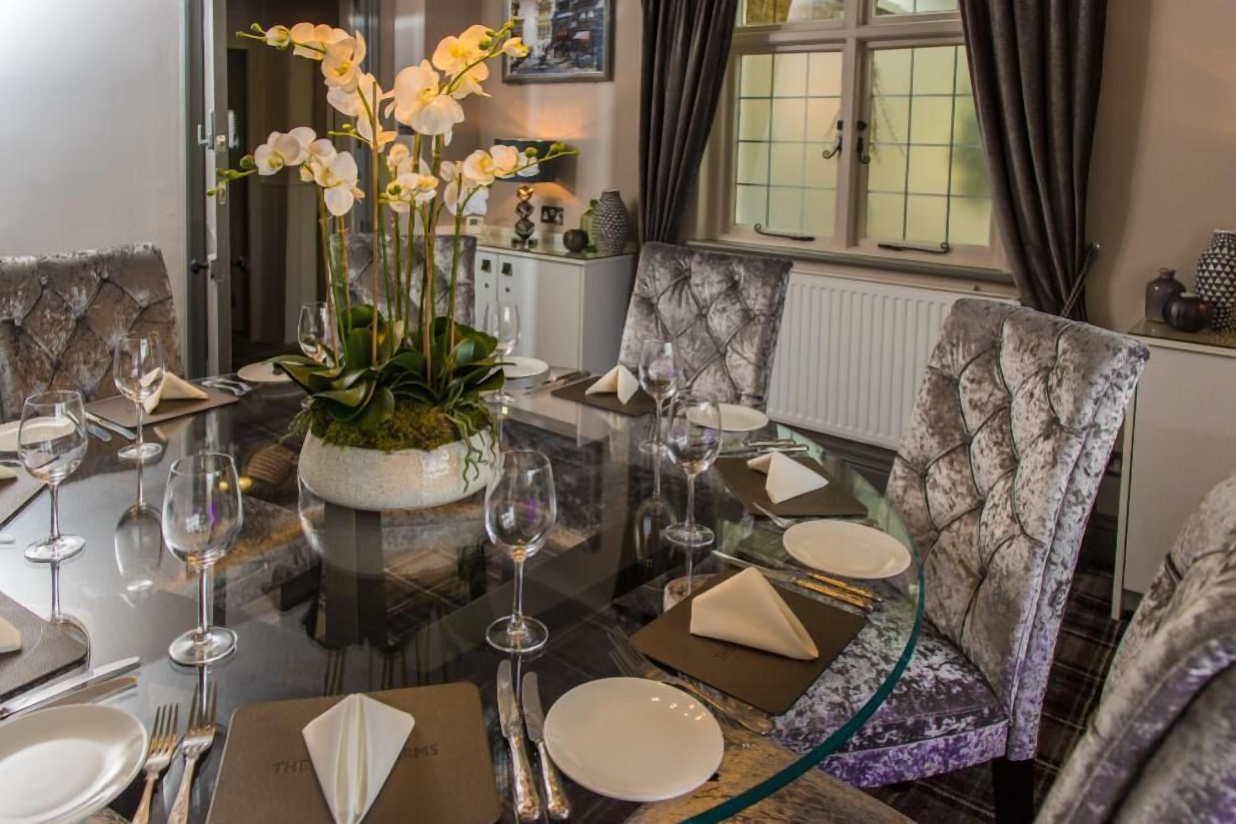 Daily full breakfast (GBP 18.50 per person)