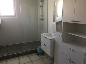 Room | Bathroom - B&B Florence et Francis (Cuxac-d'Aude)