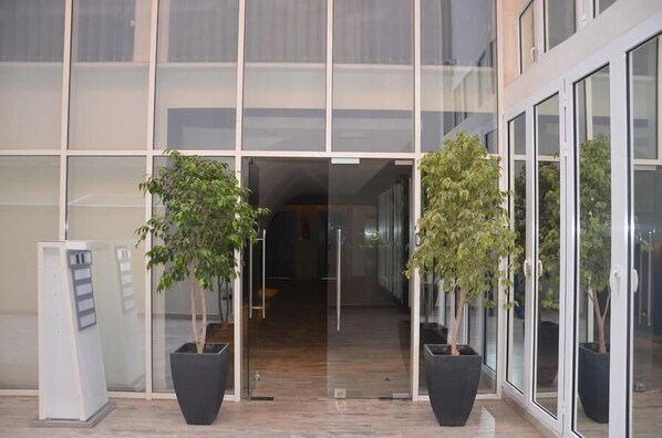 Pintu masuk properti