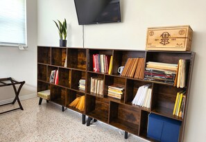 Interior - Tampa Flexcation:Golf-USF-VA-Moffitt-Seminole Casino-I4-I75- River-Fairgrounds (Tampa)