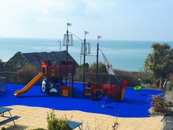 Zona de jocs infantil: a l'aire lliure