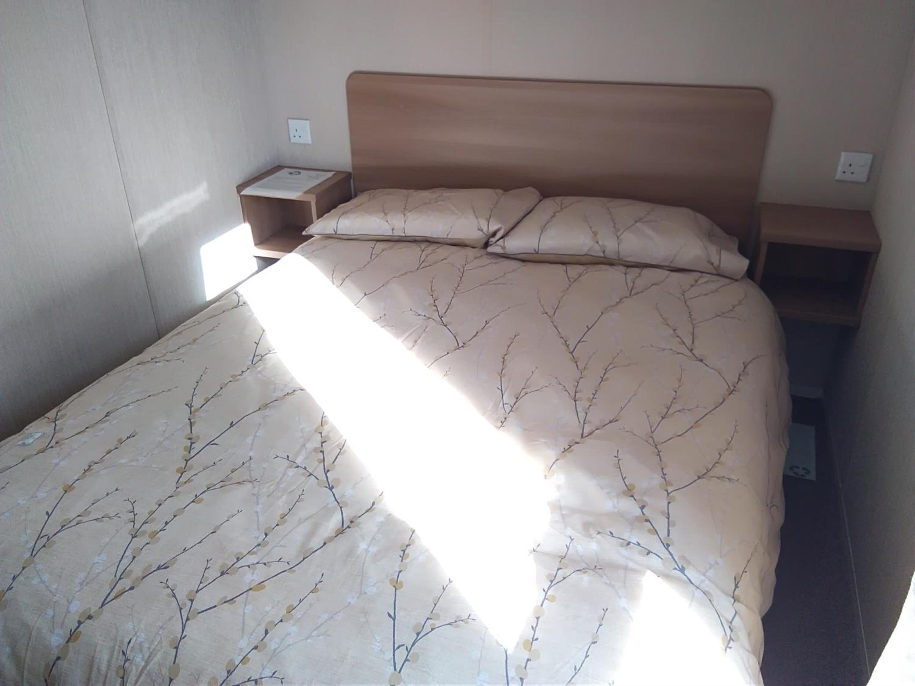 Cribs/infant beds, bed sheets