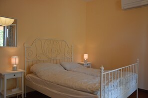 2 chambres, fer et planche à repasser, lit parapluie, Wi-Fi gratuit