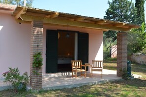 Terrace/patio - Cozy vacation home on a farm, Bagno di Gavorrano, Tuscany (Bagno di Gavorrano)