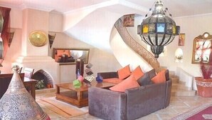 Villa | Living area | Flat-screen TV - Villa River Palm-Palmeraie-VLC-186 (Marrakech)