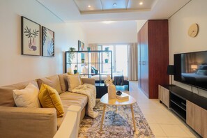 Comfort Studio | Living area | 65-inch Smart TV with cable channels, TV, Netflix - HiGuests - Lake view (Dubai)
