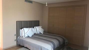 Villa | 4 bedrooms, iron/ironing board, WiFi, bed sheets