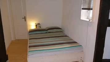 Apartment (weiß) | 1 Schlafzimmer, individuell dekoriert, Bügeleisen/Bügelbrett