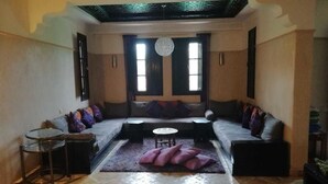 Villa | Wohnbereich | Flachbildfernseher