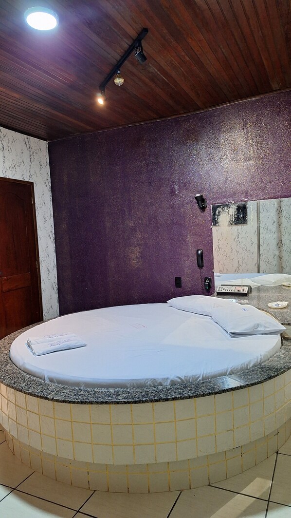 Suite | 1 bedroom, bed sheets