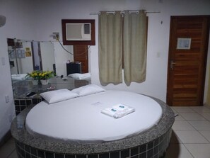 1 bedroom, bed sheets - Pousada Tropical - Adults Only (Marituba)