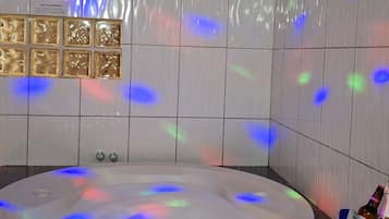 Suite | Private spa tub