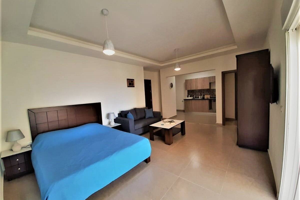 Studio | Premium bedding, iron/ironing board (on request), WiFi (free)