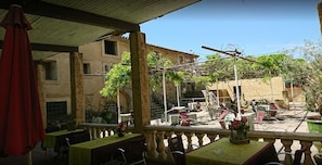 Daily continental breakfast (EUR 9 per person)