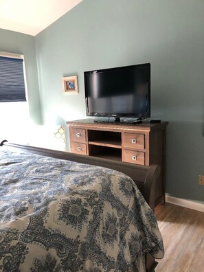 2 bedrooms, desk, free WiFi, bed sheets