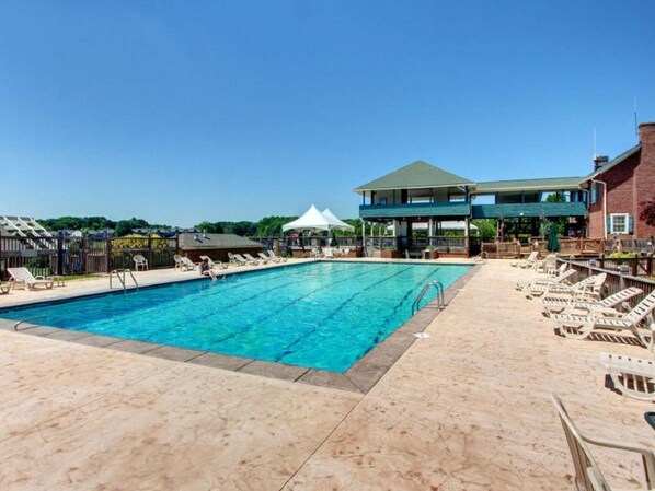 Sisäuima-allas, ulkouima-allas