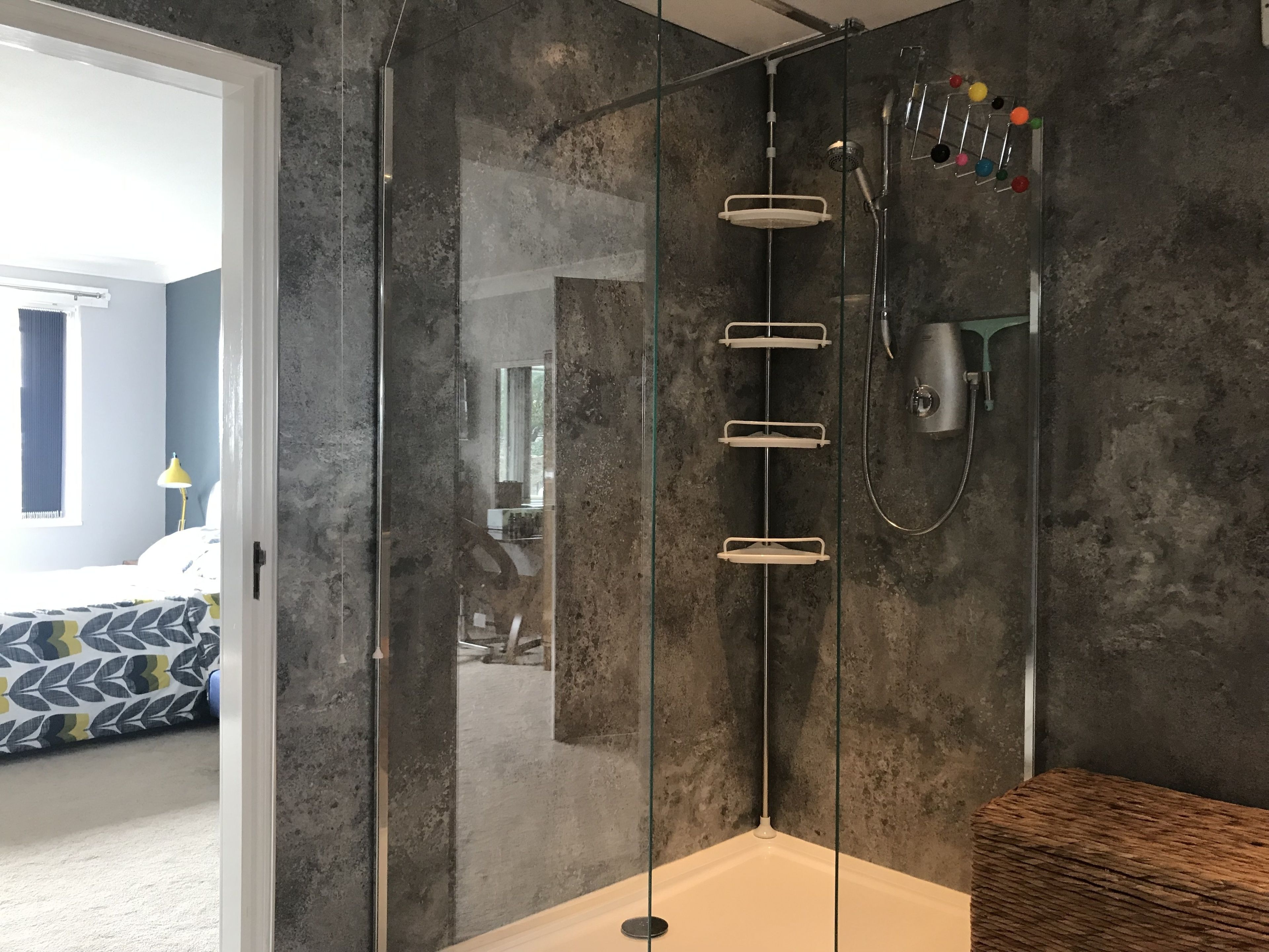 Deluxe Triple Room | Bathroom shower