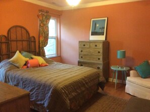 2 bedrooms, desk, iron/ironing board, travel crib