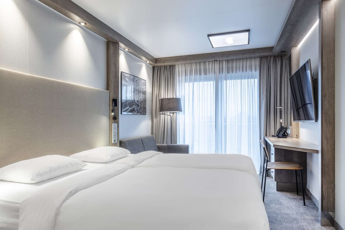 1 slaapkamer, een kluis op de kamer, een bureau, een laptopwerkplek