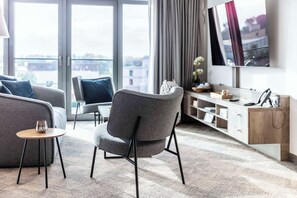 In-room safe, desk, laptop workspace, blackout drapes - Park Inn By Radisson Wismar (Wismar)