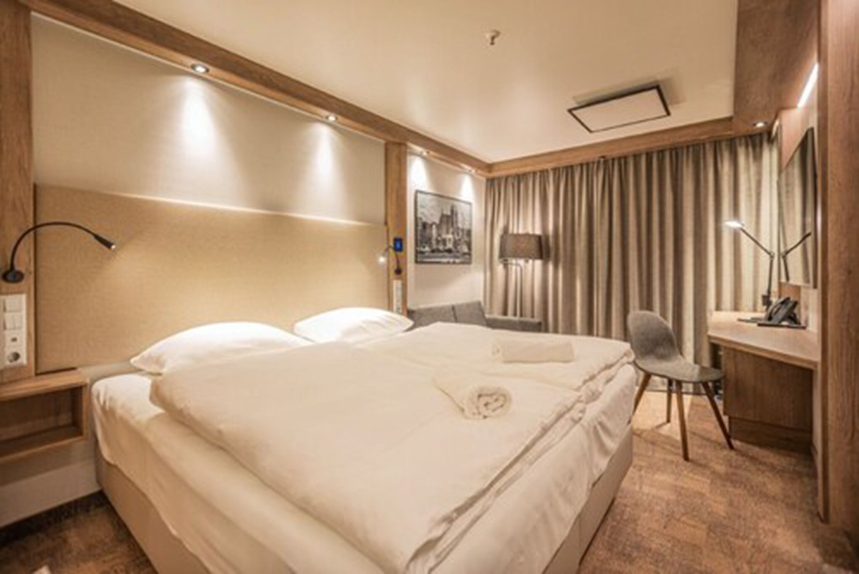 1 bedroom, in-room safe, desk, laptop workspace