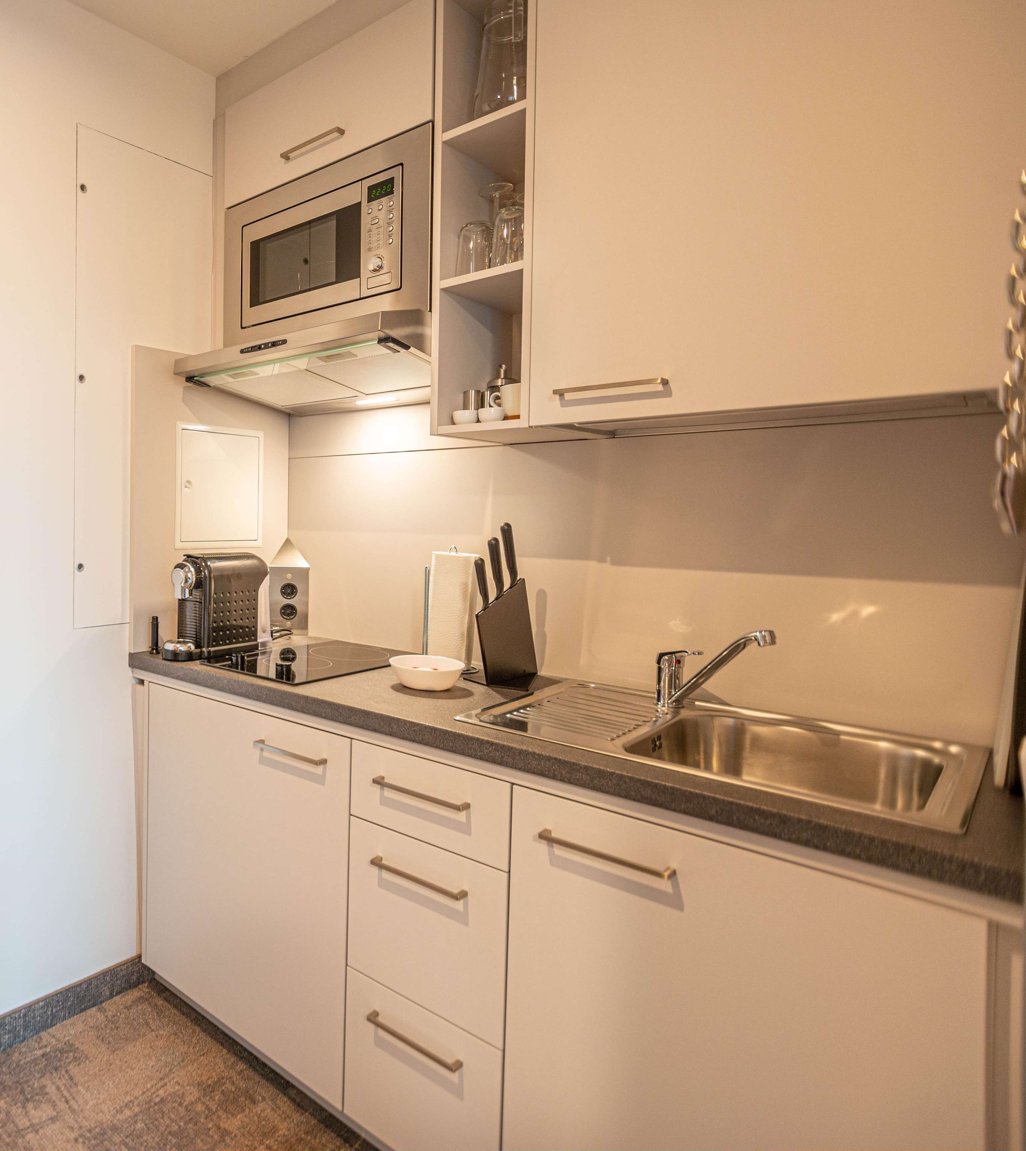 standard room, kitchenette | private kitchenette | mini-fridge, coffee/tea maker, electric kettle