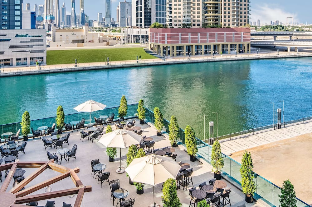 Radisson Blu Hotel, Dubai Canal View