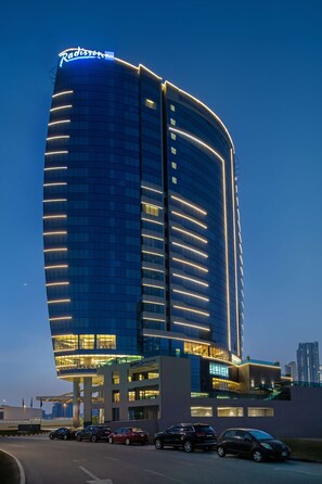 Exterior - Radisson Blu Hotel, Dubai Canal View (Dubai)