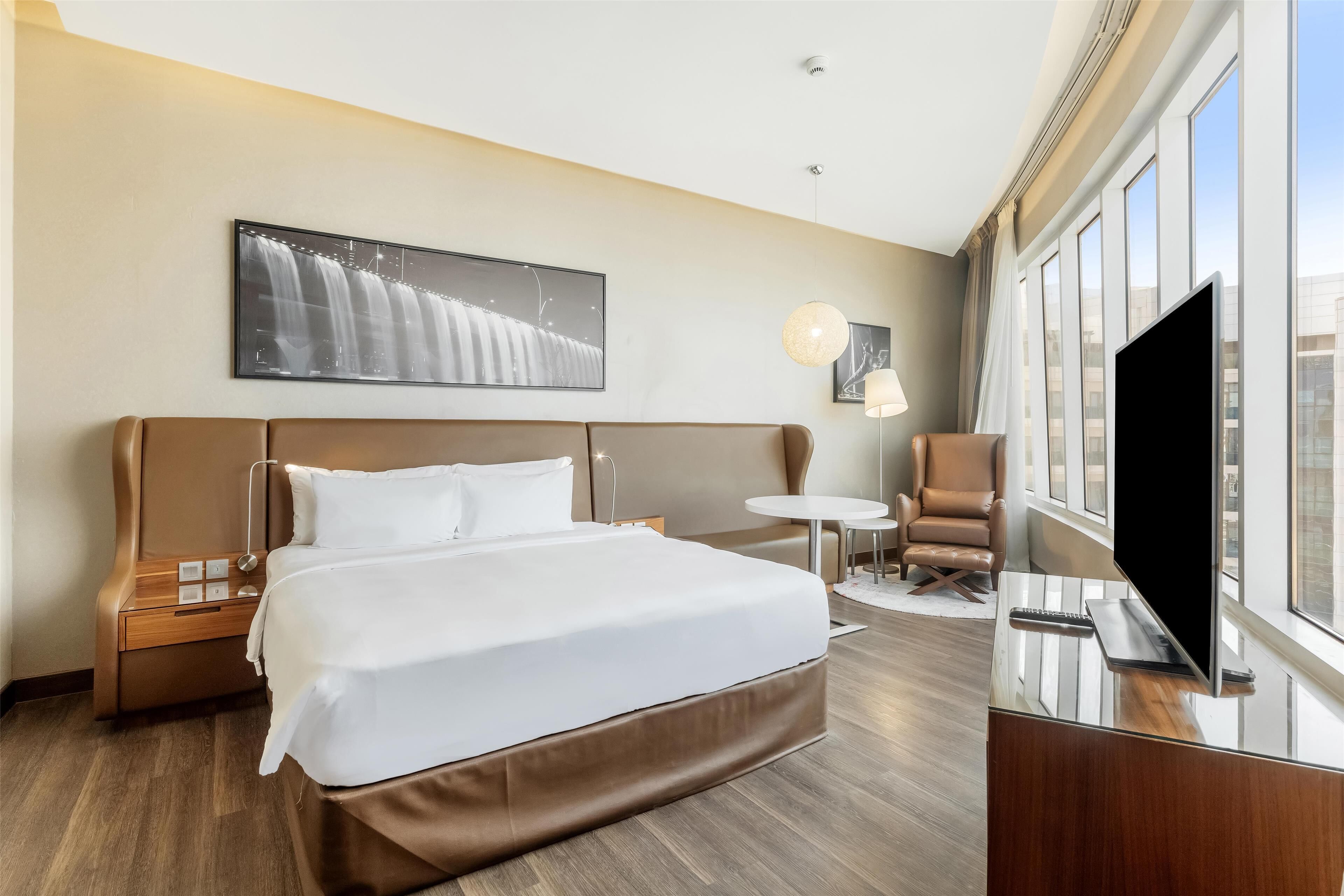 Allergitestet sengetøy, minibar, safe på rommet og individuelt innredet