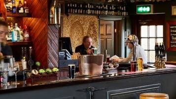 Bar (in der Unterkunft)