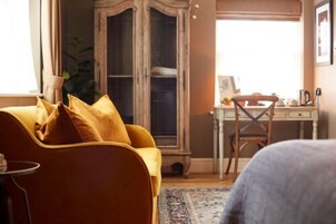 King Double Room | Living area