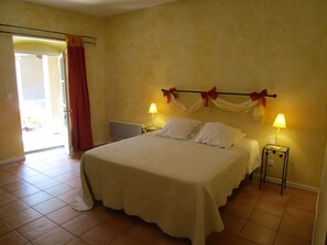 Bureau, espace de travail pour ordinateur portable