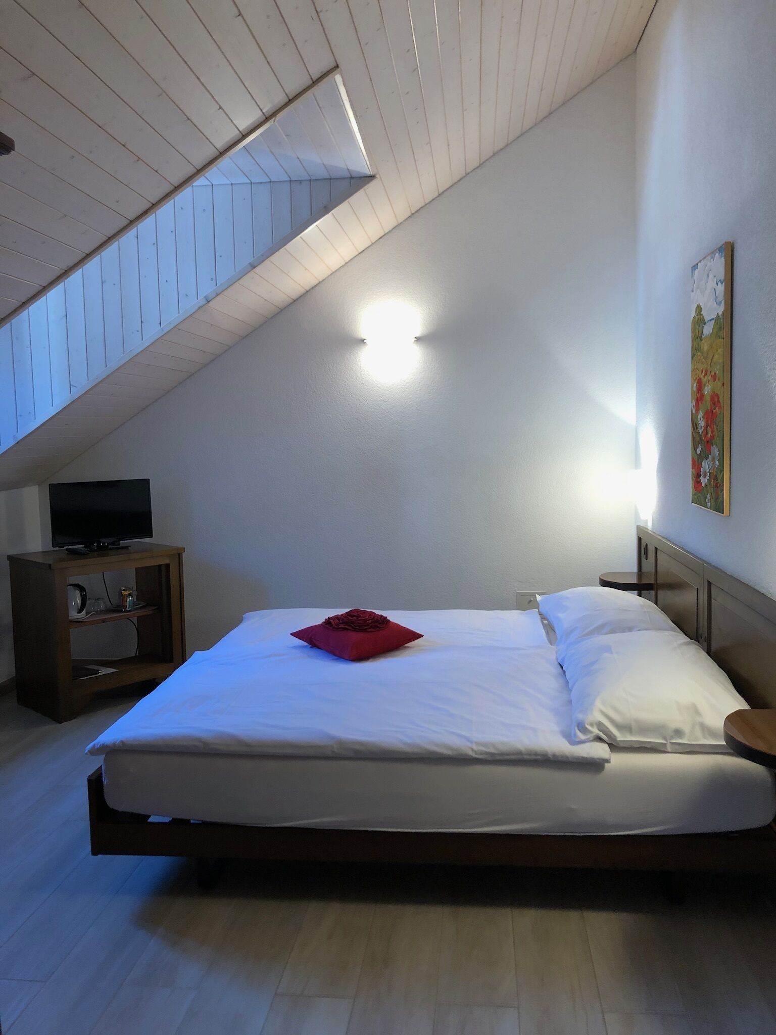 classic double room | in-room safe, desk, free wifi, bed sheets