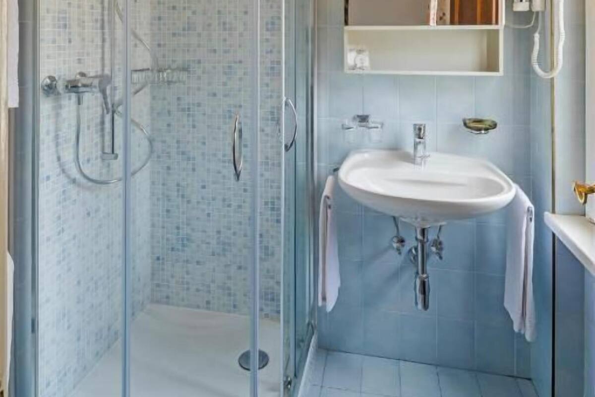 shower, free toiletries, hair dryer, slippers