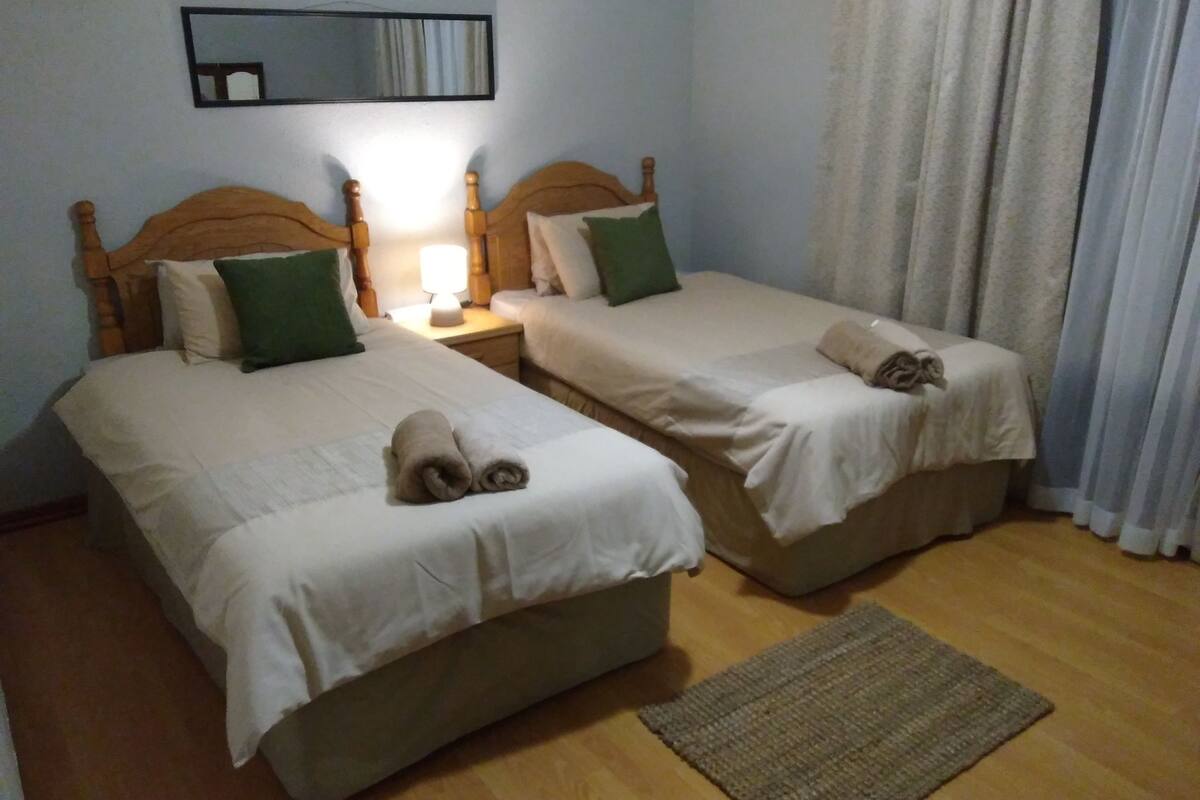 Chambre Deluxe avec lits jumeaux, balcon, vue montagne | Literie de qualité supérieure, décoration personnalisée