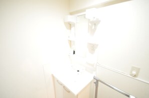 Shower, free toiletries, hair dryer, towels - GATE80 nagai stadium (Osaka)