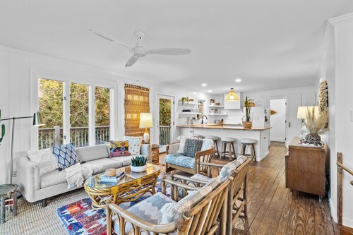 Classic Waterfront Cottage Private Pool Near Beach Water Views