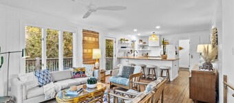 Classic Waterfront Cottage Private Pool Near Beach Water Views