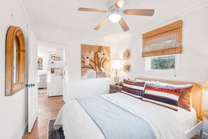 3 bedrooms, iron/ironing board, internet, bed sheets