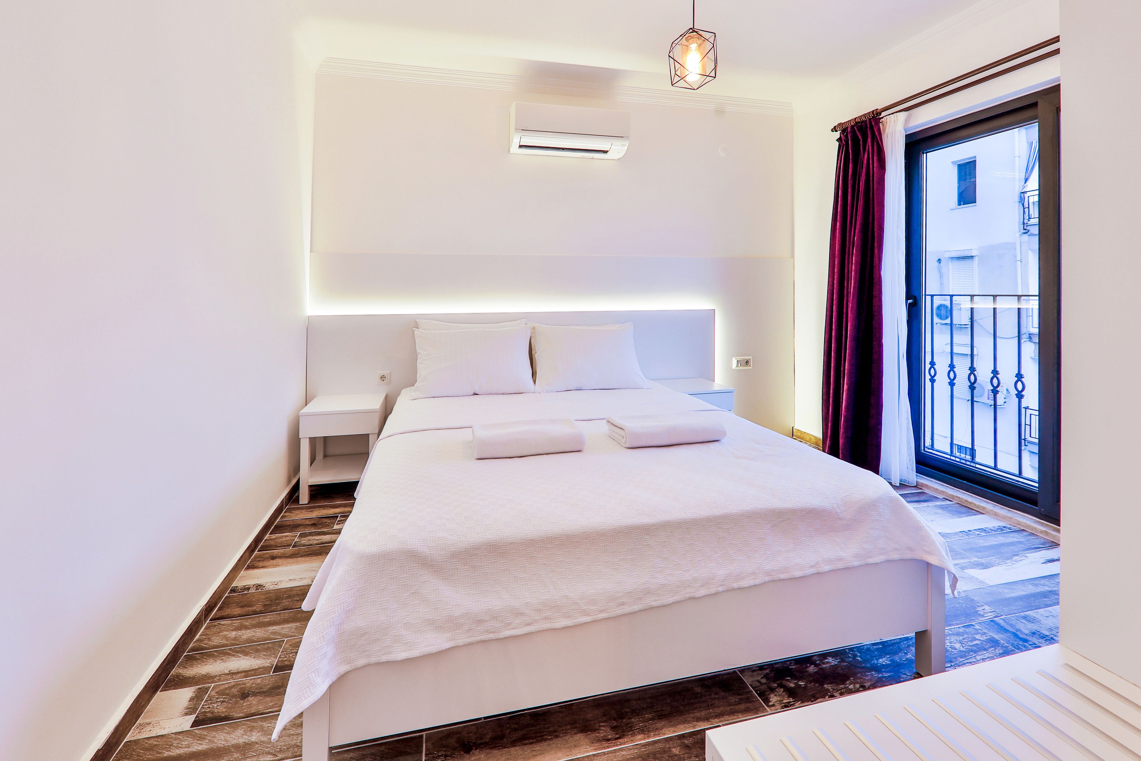 Superior-lejlighed - havudsigt | Skrivebord, arbejdsområde til bærbare computere, lydisolering