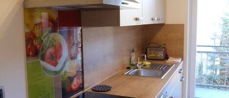 Apartemen Comfort | Dapur pribadi | Lemari es, oven, kompor, dan mesin pembuat kopi/teh