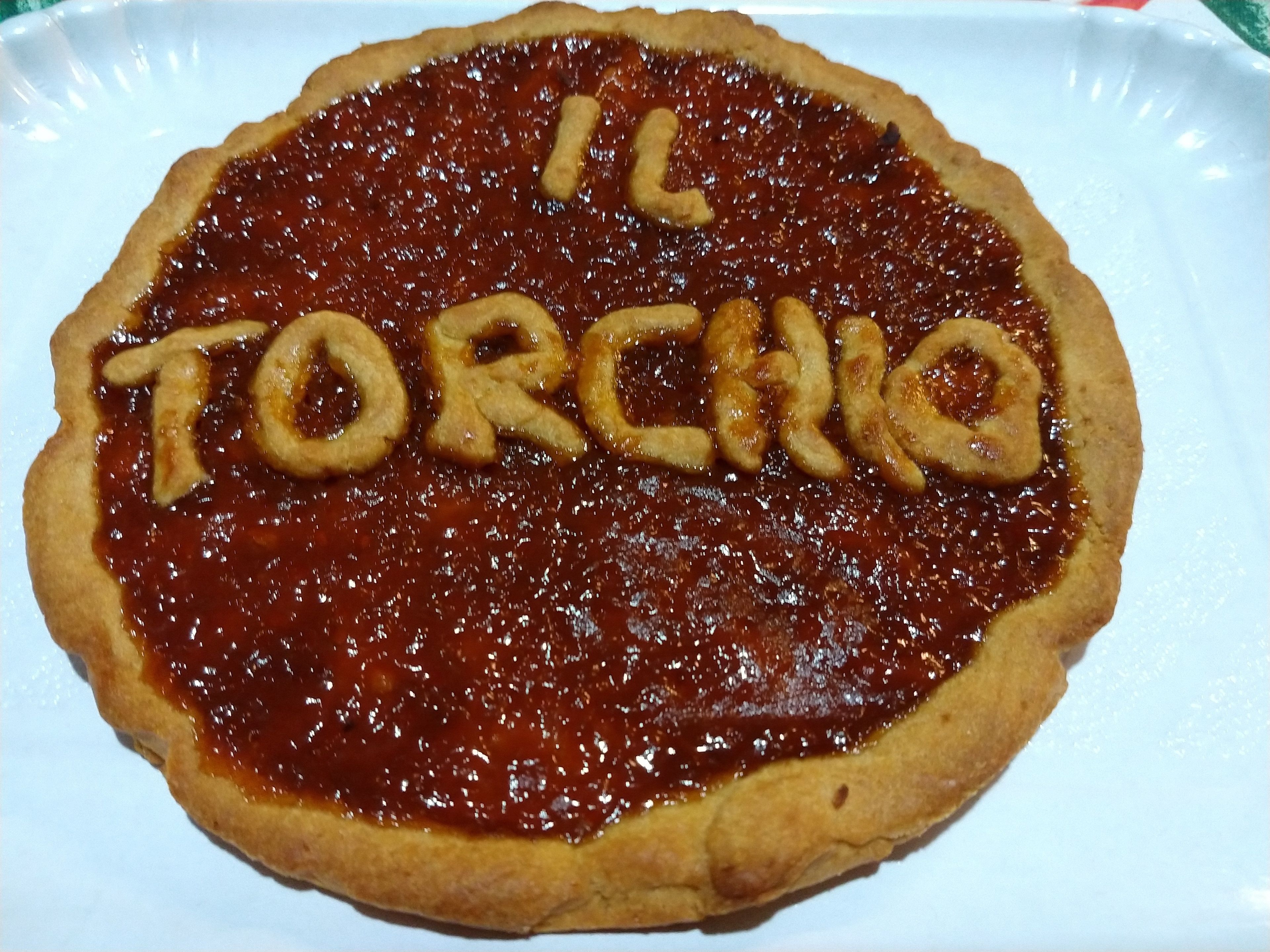 A pie with the words "IL TORCIO" written on top.