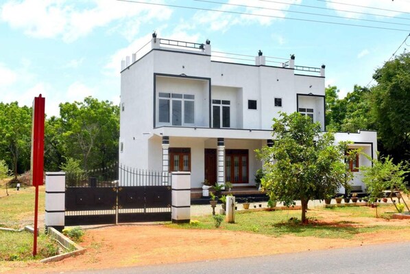 Fachada de la propiedad