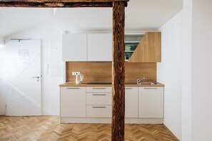 아파트 (Split Level) | 전용 간이 주방 | 냉장고, 쿡탑, 토스터, 조리 도구/접시/주방 기구