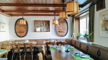 Bao gồm bữa sáng buffet vào các ngày trong tuần
